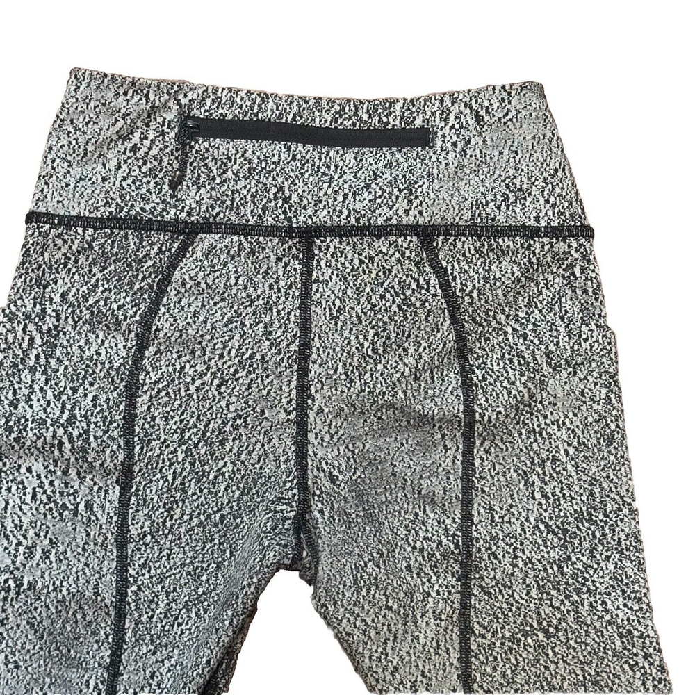 Lululemon Black and White Cropped Leggings Size:4 - Picture 4 of 9